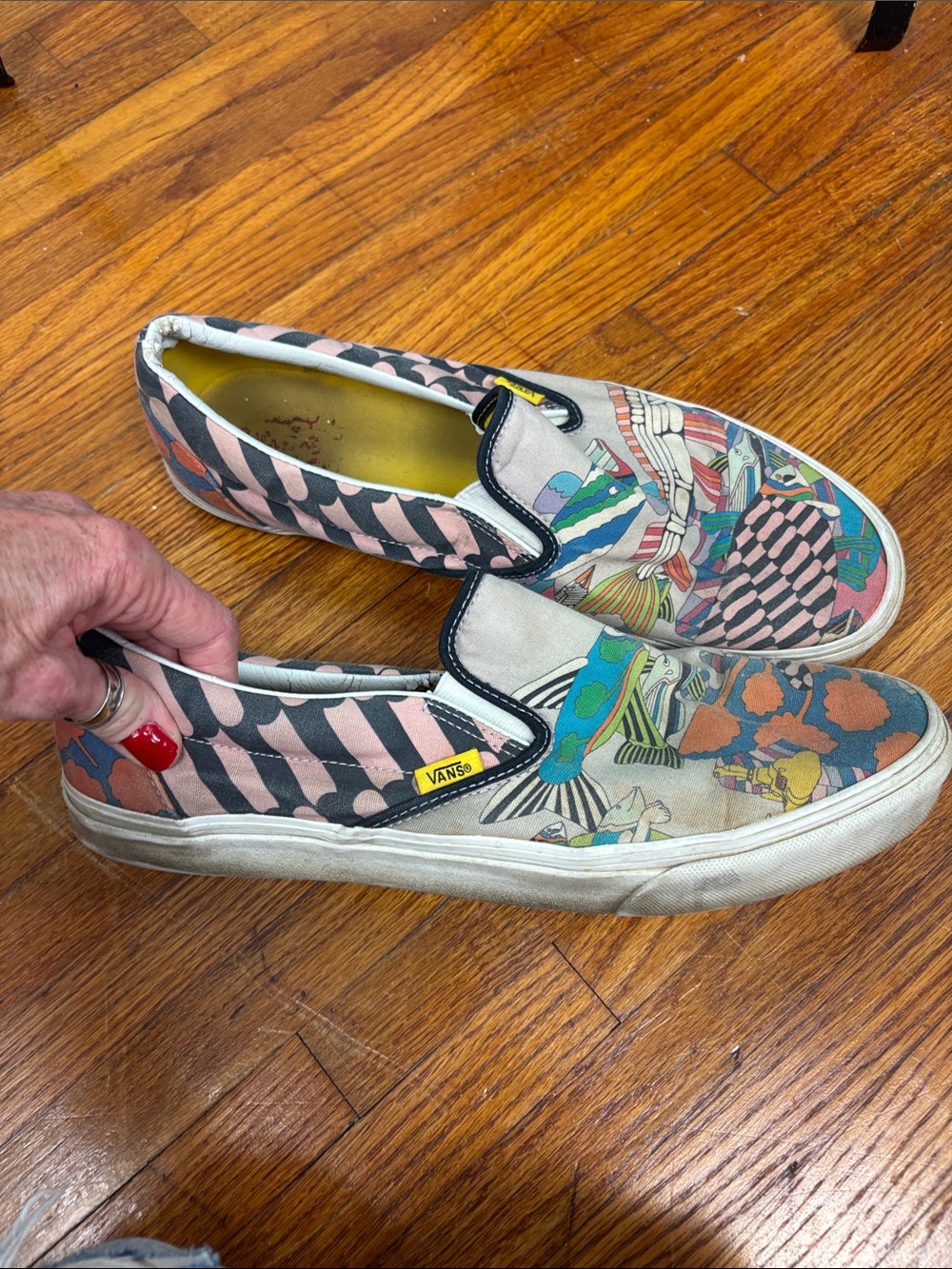 Vans men’s Slip-On Sneakers in yellow submarine Graphic - Picture 4 of 5